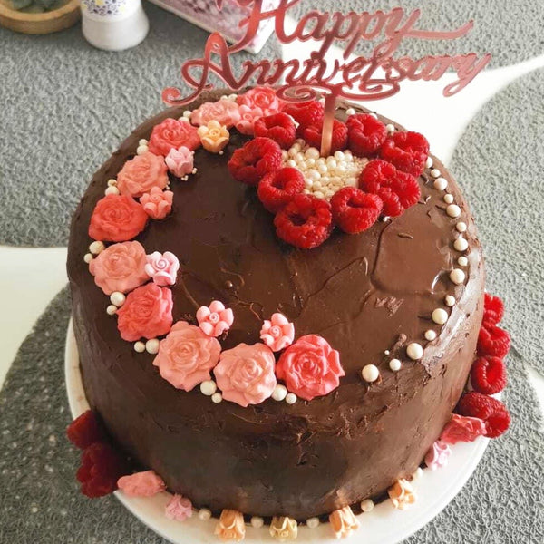 Peach-coloured roses for your Coral Anniversary Cake!